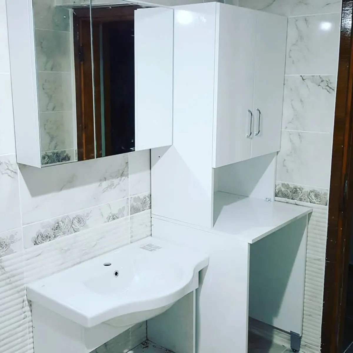 Banyo Dolabı